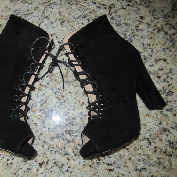 Shoes - Black Boot Size 9